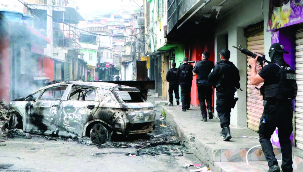 Polícia faz megaoperação nos Complexos do Alemão e da Penha